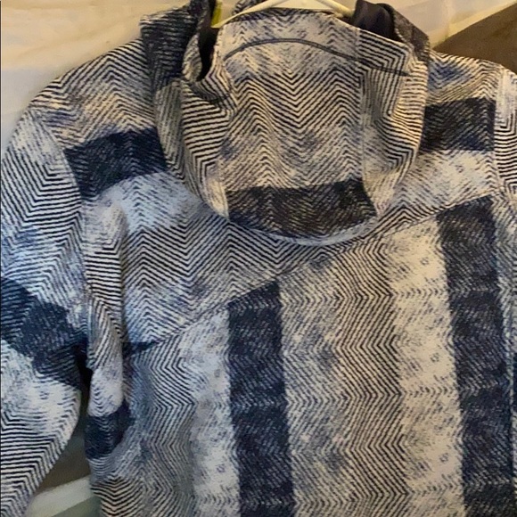 The North Face zip up hoodie - Picture 3 of 3